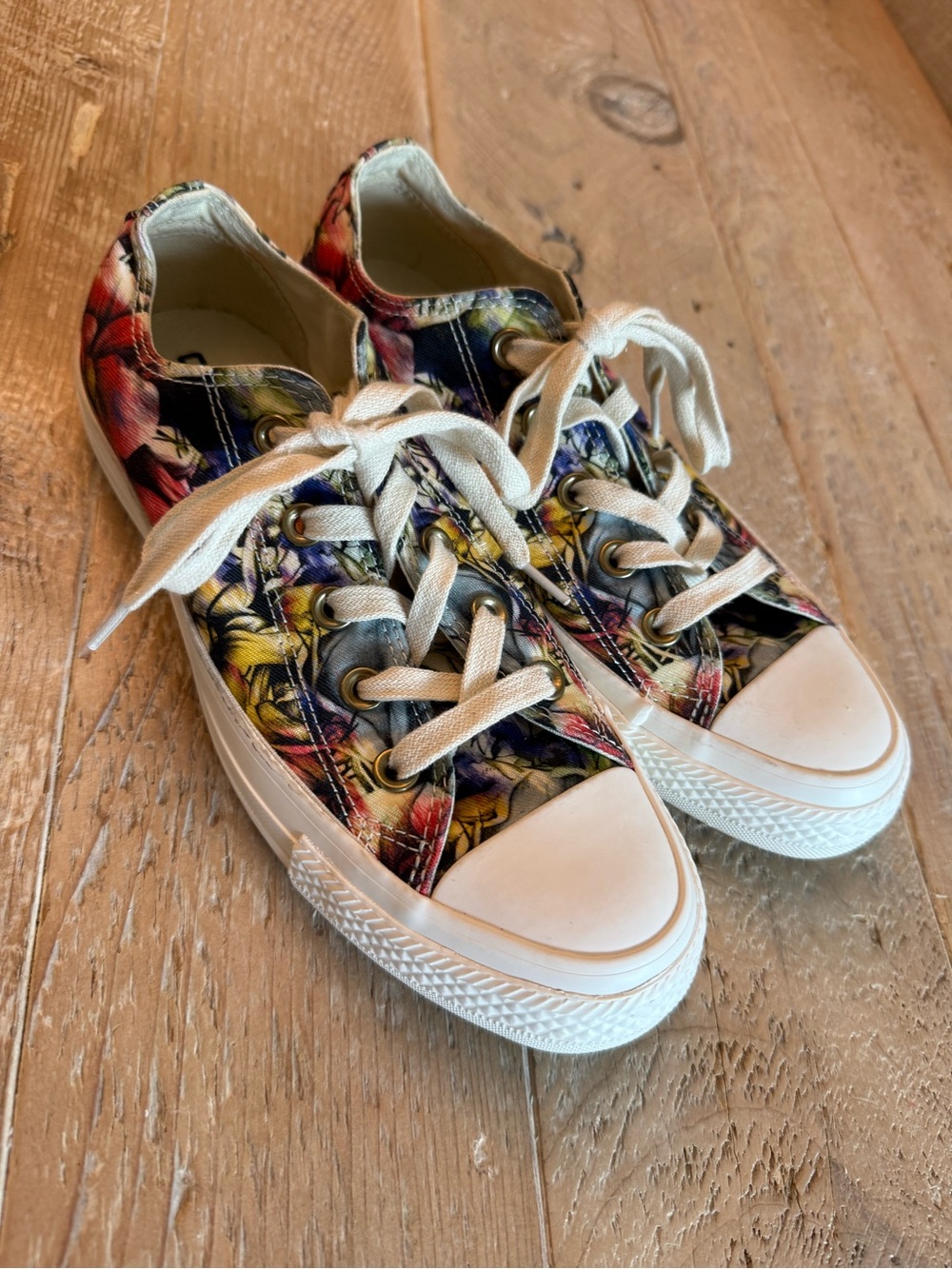 Chuck Taylor Converse Lux floral sneakers 6 NEW